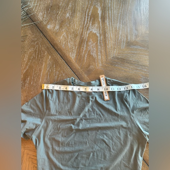 NWT SKIMS Fits Everybody Short Sleeve Tshirt in the color Gunmetal Size Medium - Picture 2 of 8